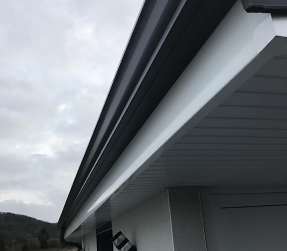 Changer le dessous de toit en PVC
